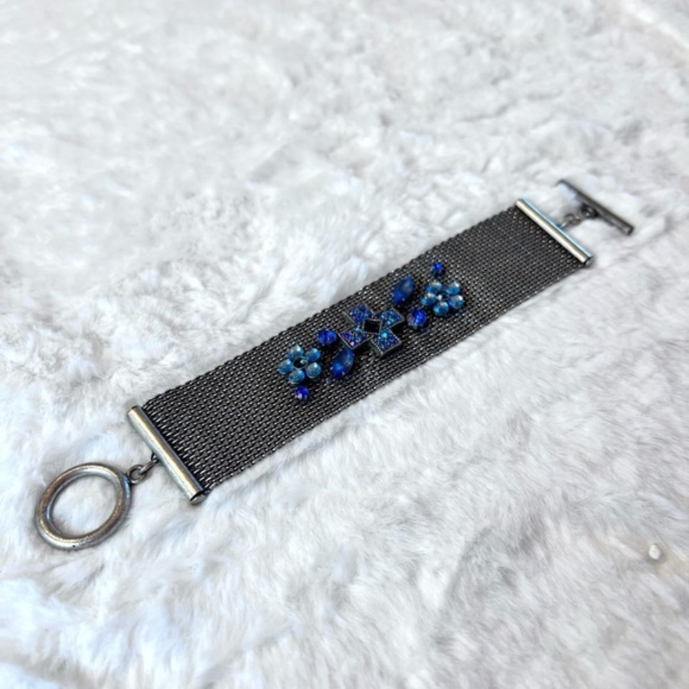 Beautiful Weiss vintage blue glass with Chic Silver and Mesh Bracelet